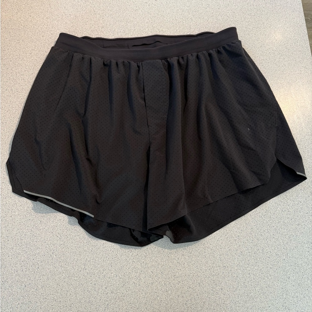 Lululemon Outpacer Short 6"
Black